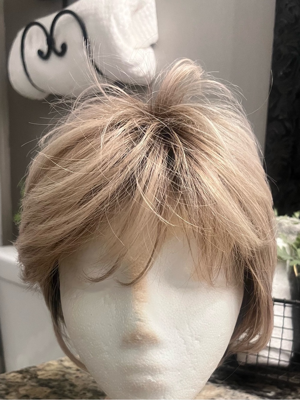 Short Layered Women's Wig in Light Brown and Blonde Highlights - Picture 3 of 5